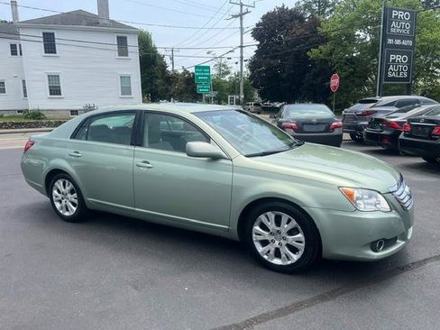 Used 2010 Toyota Avalon XLS FWD image 1