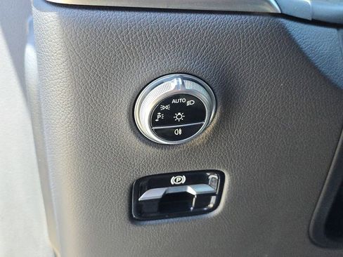 Used 2024 Mercedes-Benz GLC 300 4MATIC image 32