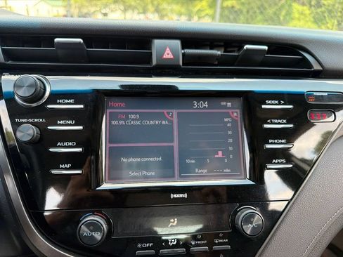 Used 2020 Toyota Camry SE FWD image 10