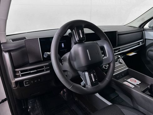 Certified 2025 Hyundai Santa Fe SE AWD/4WD image 9
