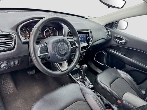Used 2019 Jeep Compass Latitude FWD image 7