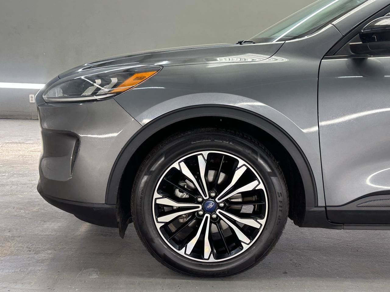 Used 2022 Ford Escape SE w/ SE Sport Appearance Package FWD image 5