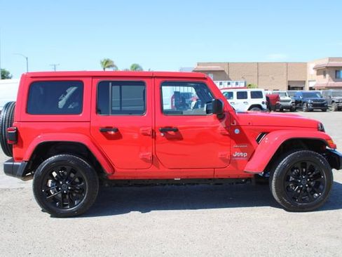 Used 2024 Jeep Wrangler Unlimited Sahara AWD/4WD image 3