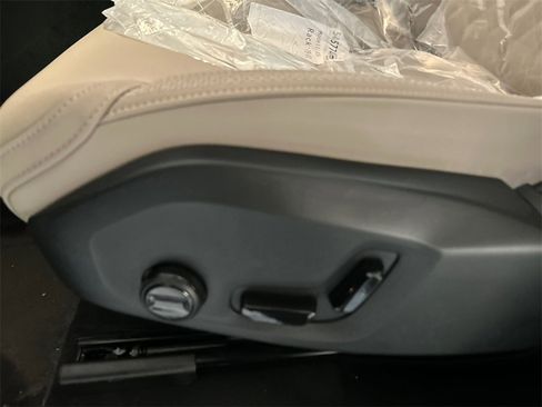 New 2026 Volvo XC90 T8 Plus image 11