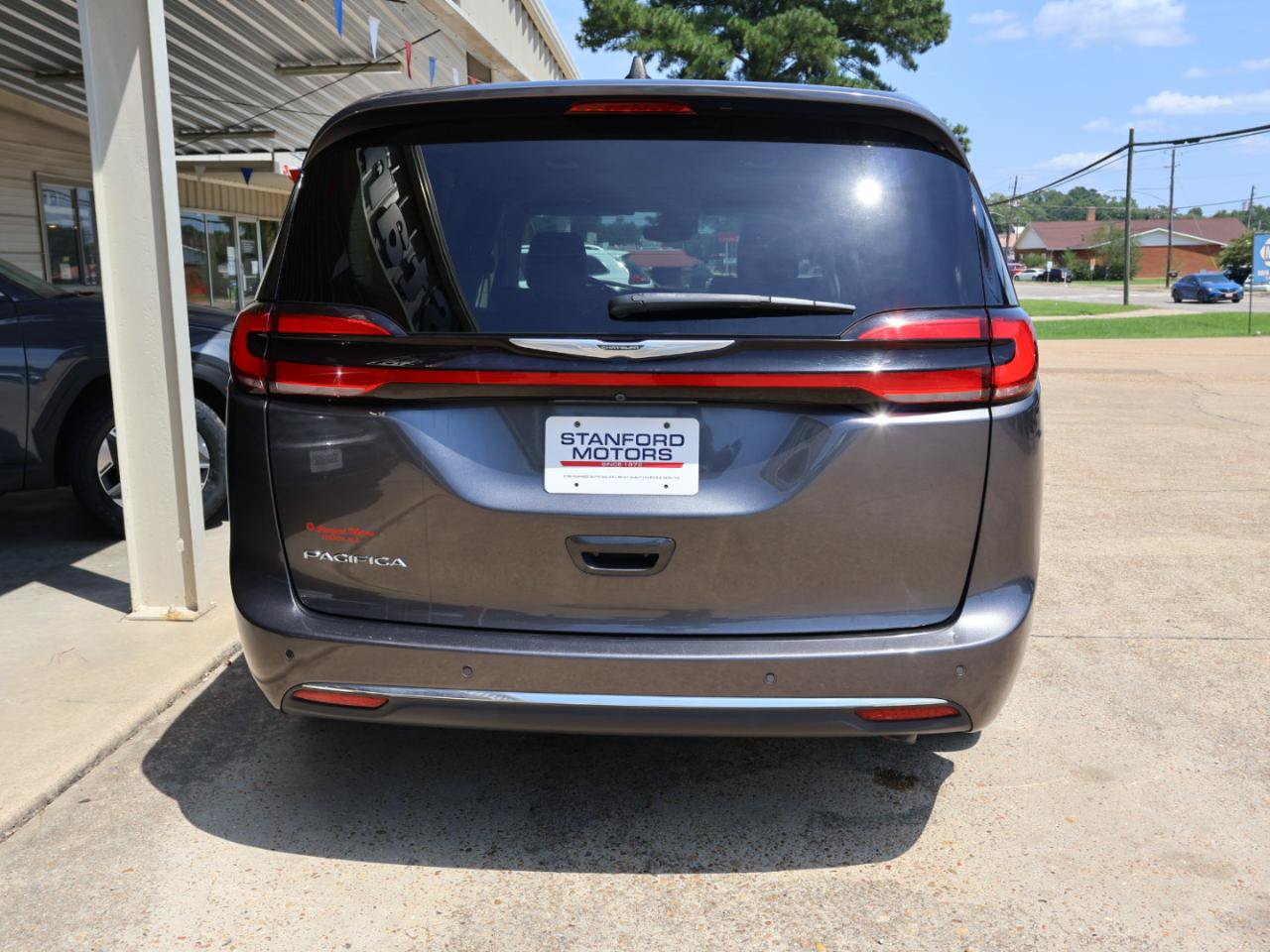 Used 2025 Chrysler Pacifica Select FWD image 8
