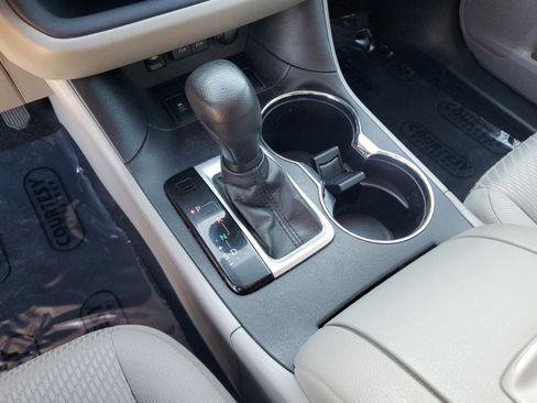 Used 2019 Toyota Highlander LE image 26