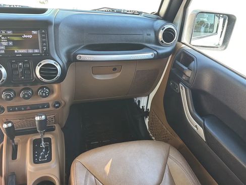 Used 2015 Jeep Wrangler Unlimited Sahara w/ Mopar Chrome Edition Group AWD/4WD image 36