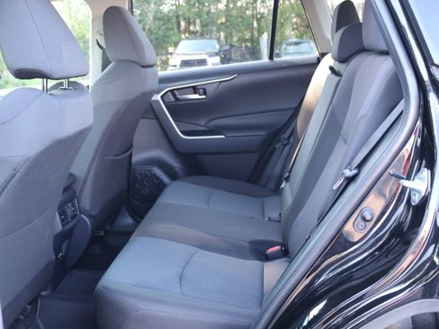 Certified 2025 Toyota RAV4 XLE FWD image 15