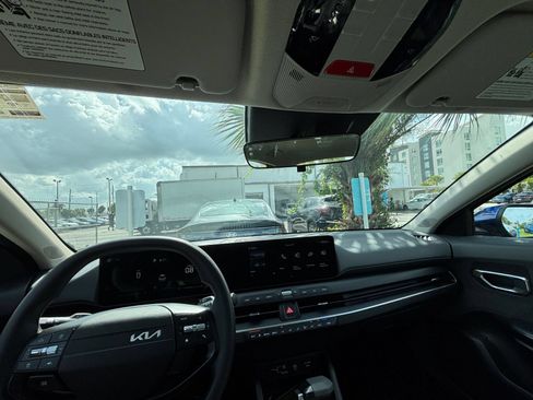 Used 2025 Kia K4 FWD image 30