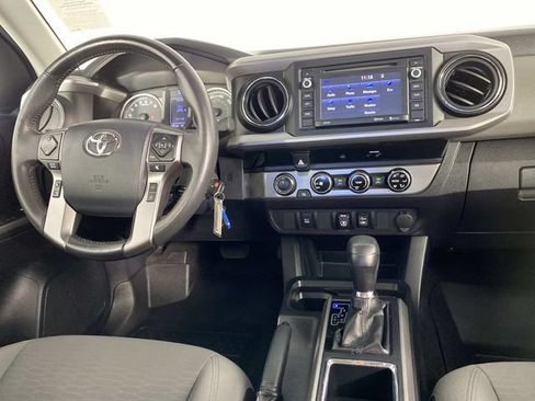 Used 2018 Toyota Tacoma SR5 AWD/4WD image 13