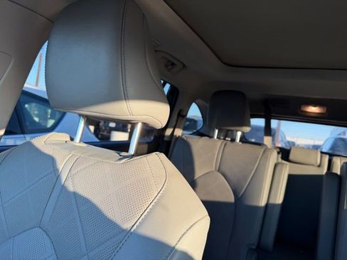 Used 2024 Toyota Highlander Platinum image 16