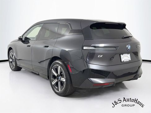 Used 2024 BMW iX xDrive50 w/ Sport Package AWD/4WD image 5