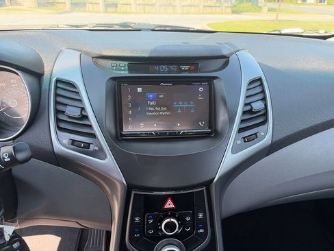 Used 2016 Hyundai Elantra SE FWD image 20