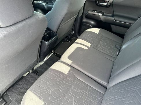 Used 2016 Toyota Tacoma TRD Sport w/ Towing Package AWD/4WD image 15