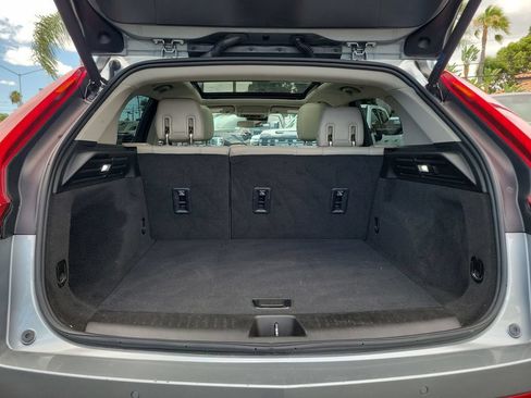 Certified 2023 Cadillac XT4 Luxury w/ Cold Weather Package FWD image 24