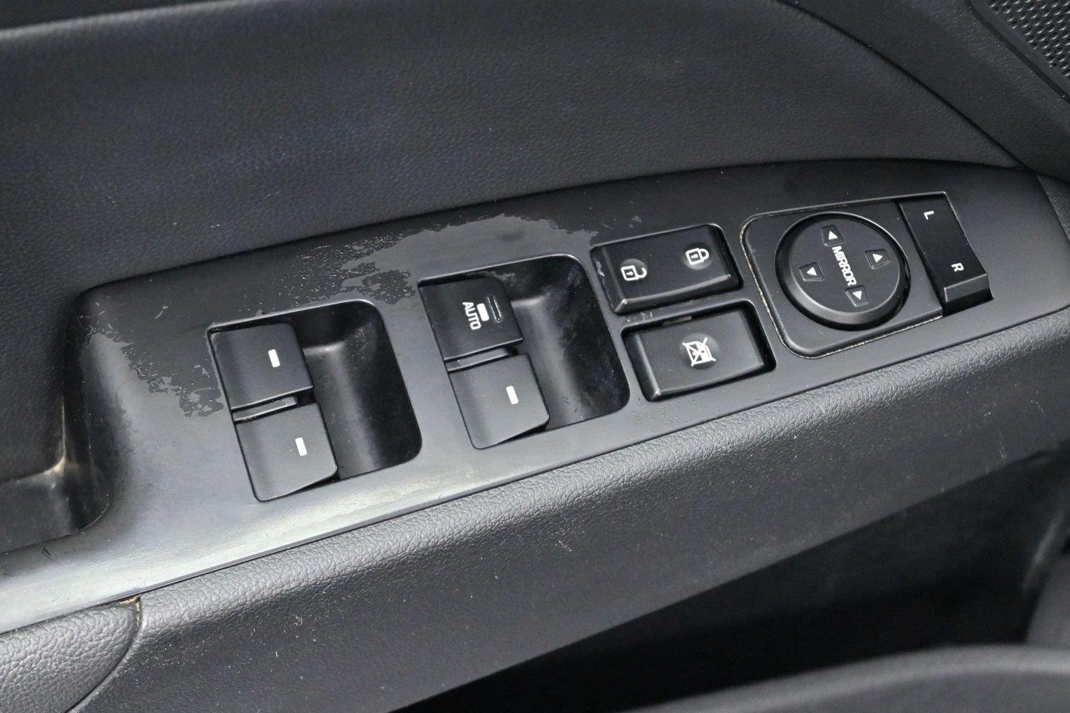 Used 2017 Hyundai Elantra Limited FWD image 11