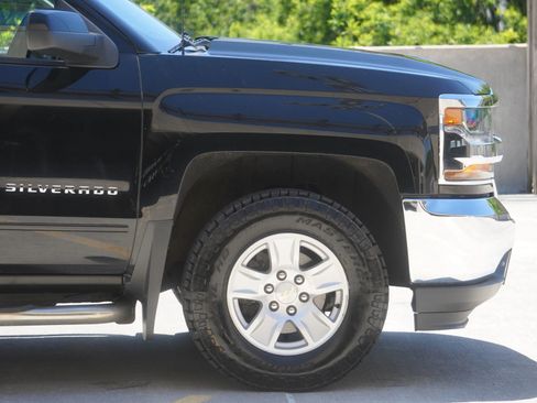 Used 2018 Chevrolet Silverado 1500 LT AWD/4WD image 24