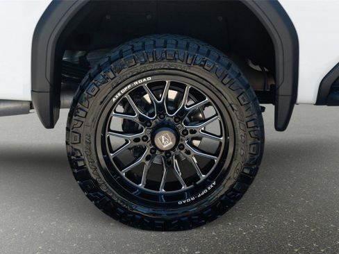 Used 2025 GMC Sierra 2500 AT4 w/ AT4 Premium Plus Package image 9