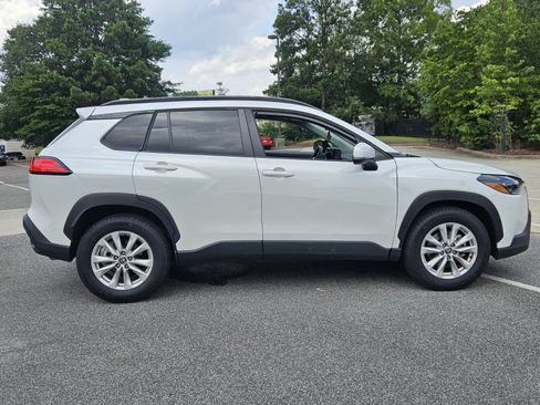 Used 2023 Toyota Corolla Cross LE w/ Moonroof Package AWD/4WD image 5