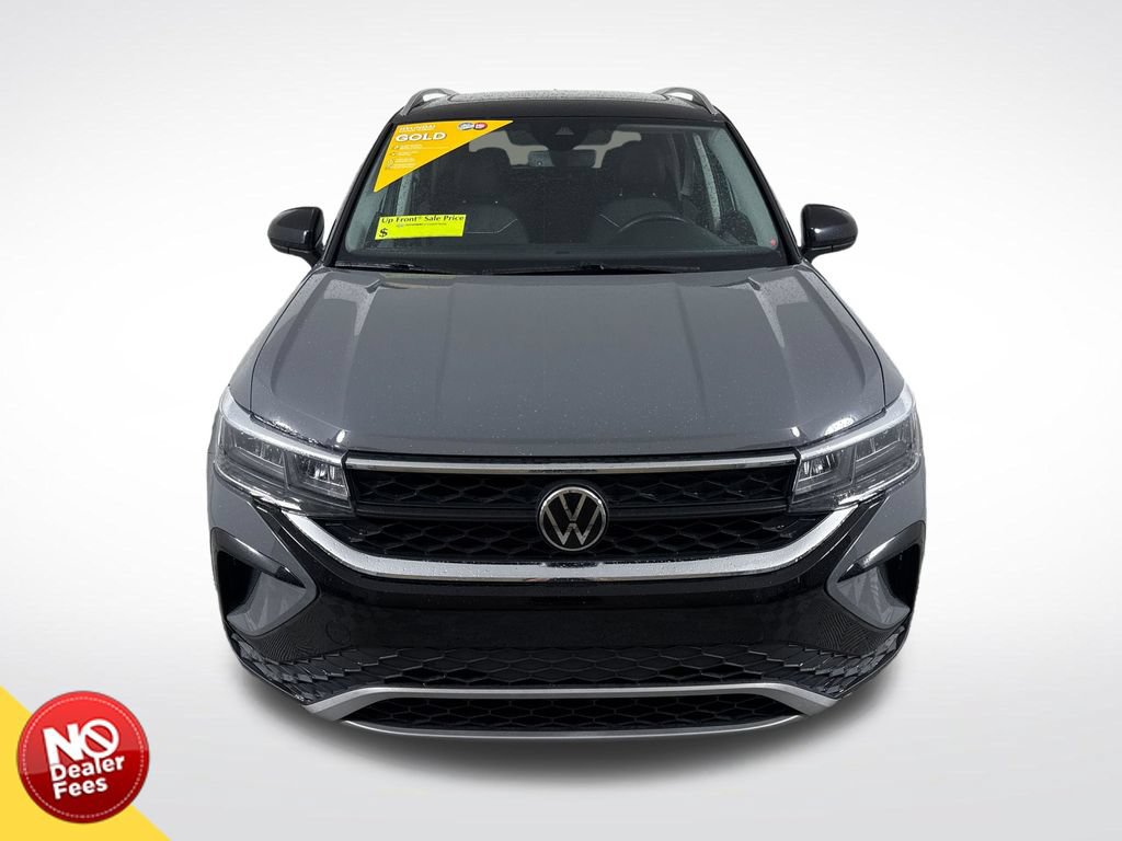 Used 2024 Volkswagen Taos SE w/ Panoramic Sunroof Package FWD image 9