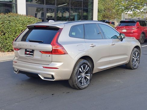 Used 2025 Volvo XC60 B5 Core image 7
