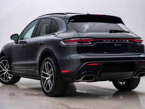 Certified 2025 Porsche Macan image 3