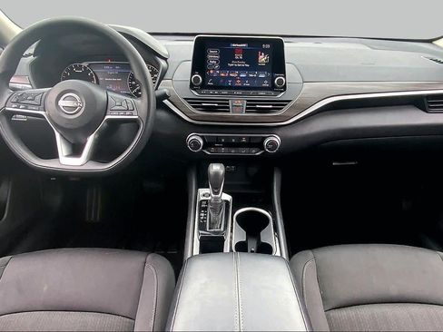 Used 2024 Nissan Altima 2.5 SV FWD image 16