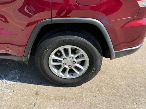 Used 2019 Jeep Grand Cherokee Laredo AWD/4WD image 42