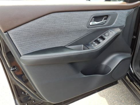 Certified 2023 Nissan Rogue SV AWD/4WD image 10
