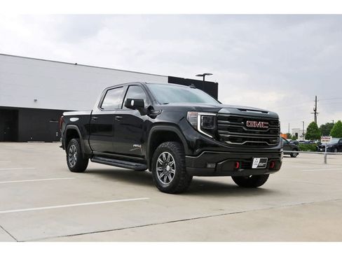 Used 2024 GMC Sierra 1500 AT4 w/ Technology Package image 4