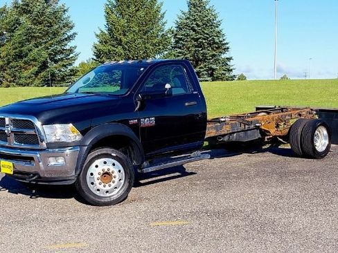Used 2017 RAM 5500 SLT w/ Quick Order Package 27G SLT RWD image 2