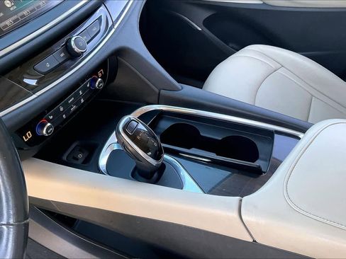 Used 2019 Buick Enclave Essence image 17