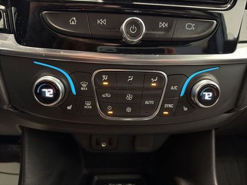 Used 2023 Chevrolet Traverse LT FWD image 22