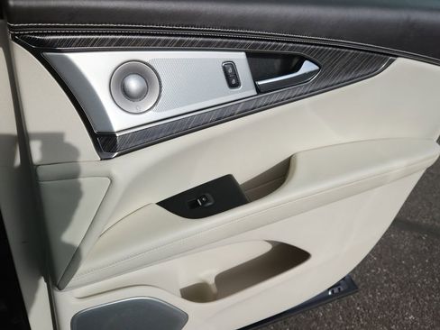 Used 2020 Lincoln Nautilus Black Label w/ Cargo Utility Package image 14