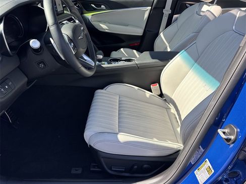 Used 2025 Genesis G70 2.5T w/ Sport Prestige Package image 9
