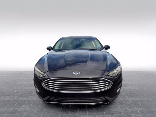 Used 2020 Ford Fusion SE w/ Equipment Group 151A FWD image 2