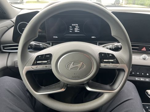 Used 2024 Hyundai Elantra Blue FWD image 15
