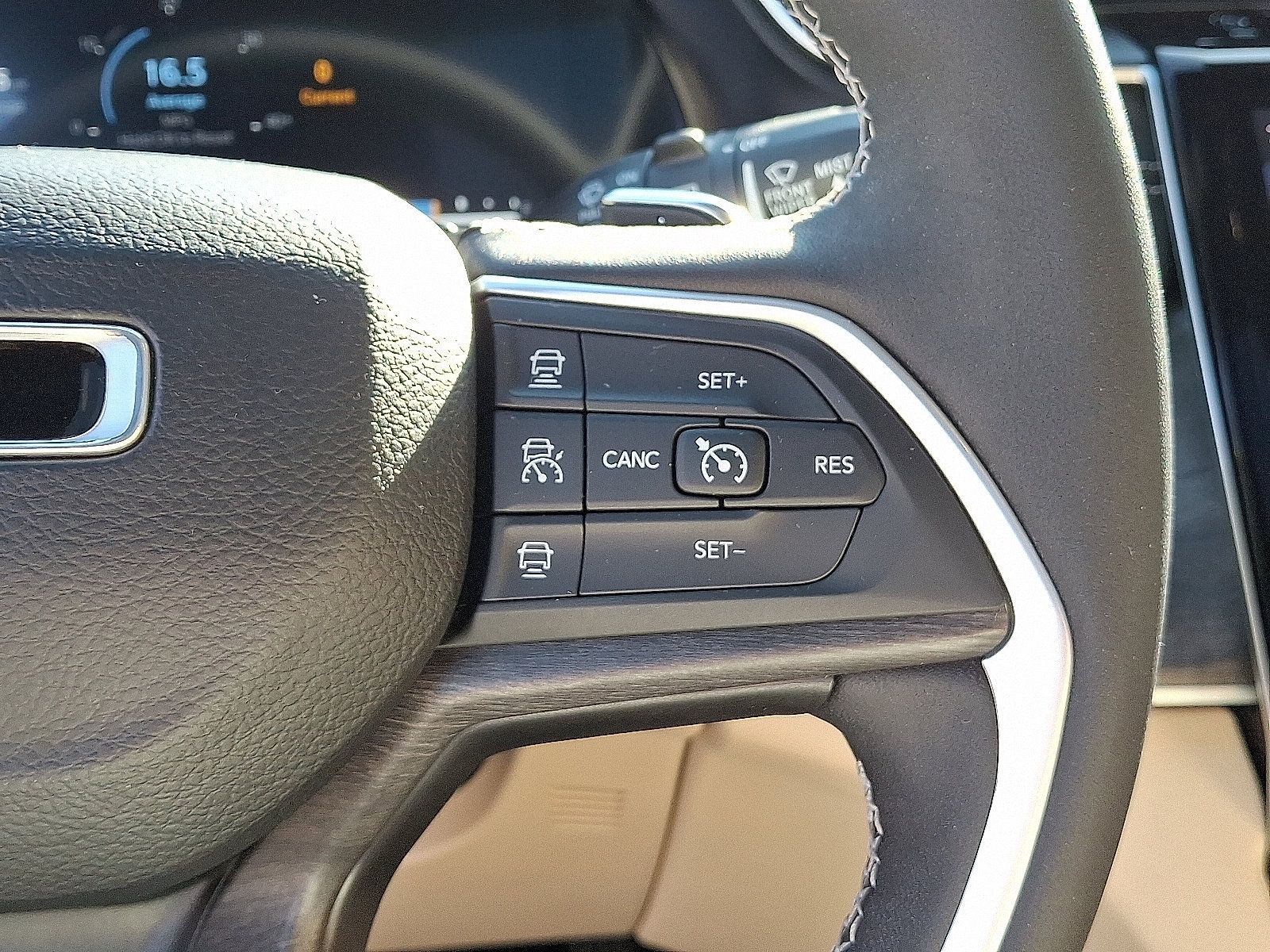 Certified 2023 Jeep Grand Cherokee Limited AWD/4WD image 24