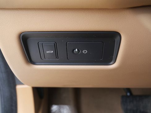 Certified 2021 Jaguar XF SE image 21