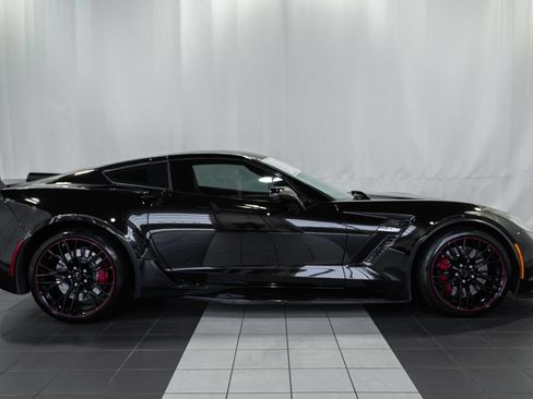 Used 2017 Chevrolet Corvette Z06 RWD image 3