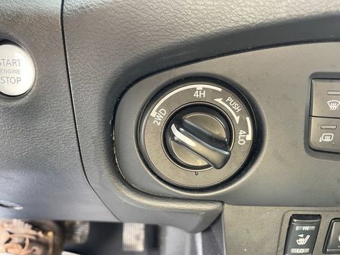 Used 2022 Nissan Frontier SV AWD/4WD image 22