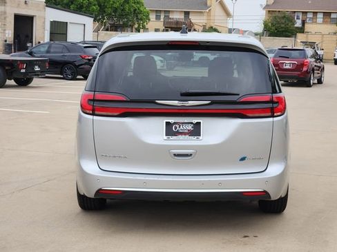 Used 2023 Chrysler Pacifica Limited FWD image 14