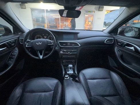 Used 2017 INFINITI QX30 Premium w/ Navigation Package image 13