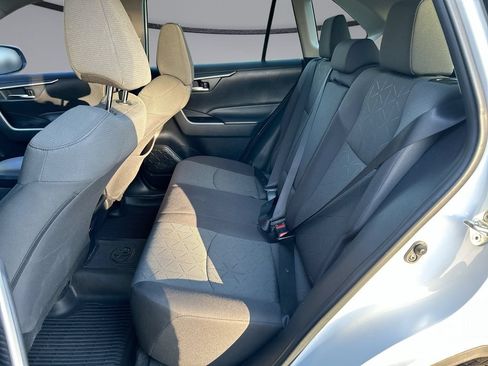 Used 2022 Toyota RAV4 XLE FWD image 21