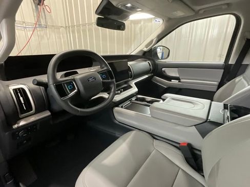 Used 2025 Ford Expedition Max Active image 9