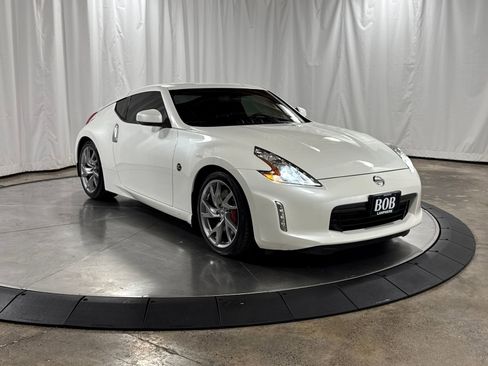 Used 2015 Nissan 370Z Coupe RWD image 10
