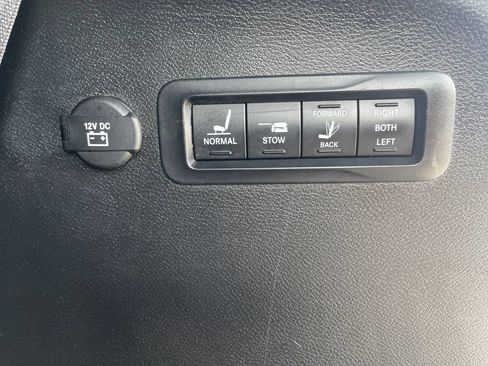 Used 2022 Chrysler Pacifica Limited w/ S Appearance Package FWD image 35
