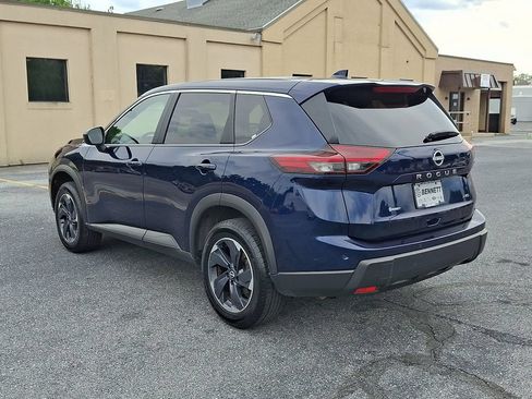 Used 2025 Nissan Rogue SV AWD/4WD image 4