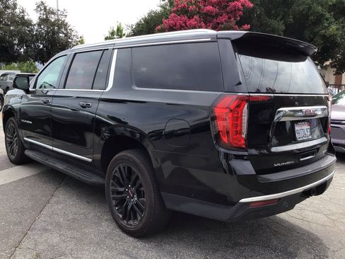 Used 2023 GMC Yukon XL SLT w/ SLT Premium Package AWD/4WD image 6