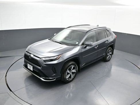 New 2025 Toyota RAV4 SE image 34